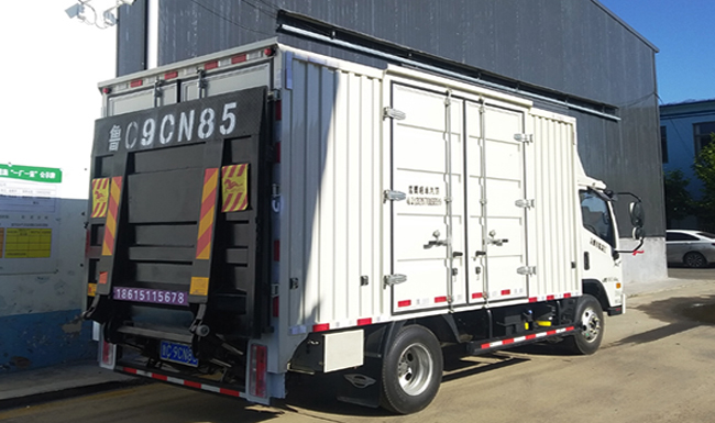 頂梁(liang)柱汽車升降尾(wěi)闆優點分析