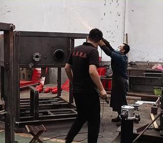 國立液(yè)壓，不斷(duan)提高技(jì)術，打造(zào)新産品(pin)。