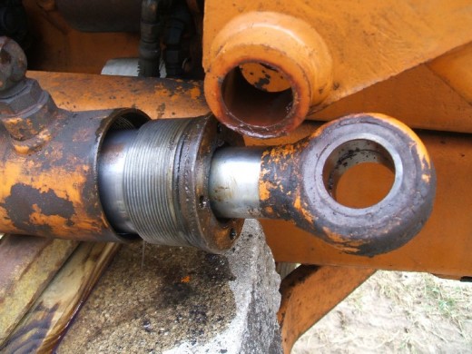 裝載機活(huó)塞杆的拆卸步(bu)驟拆下密封件(jiàn)圖